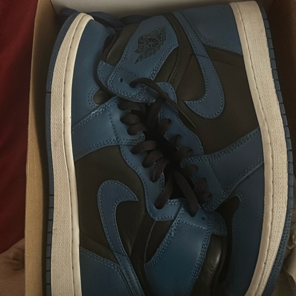 91/2men Jordan 1 royal blues wore a few times like new - Picture 1 of 5